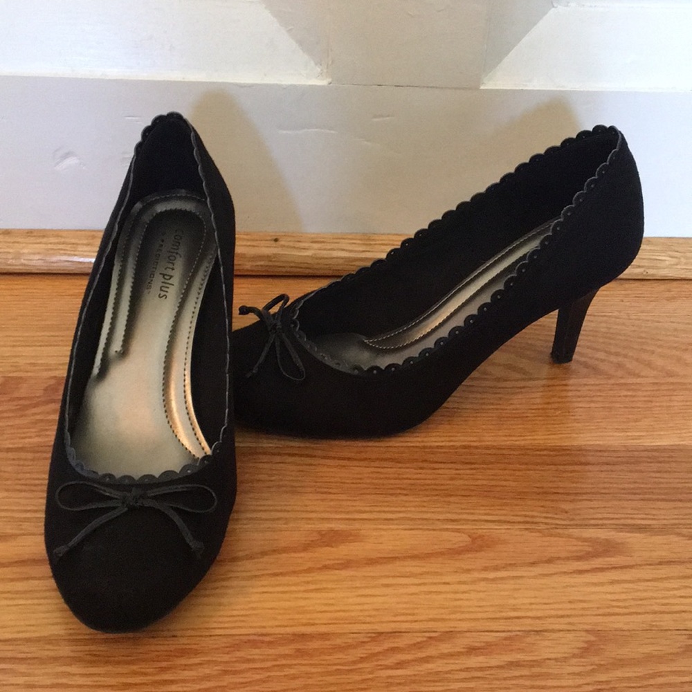 Cute Black Faux Suede And Leather Heels!! Size 8!!